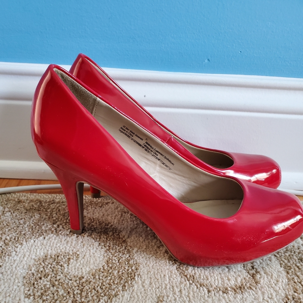Red heels - Picture 3 of 7